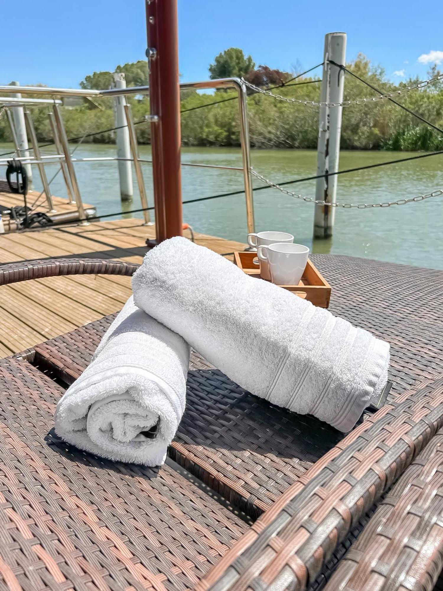 Bord Du Canal Du Rhone A Sete Sur "Cesar" فاوفيرت المظهر الخارجي الصورة